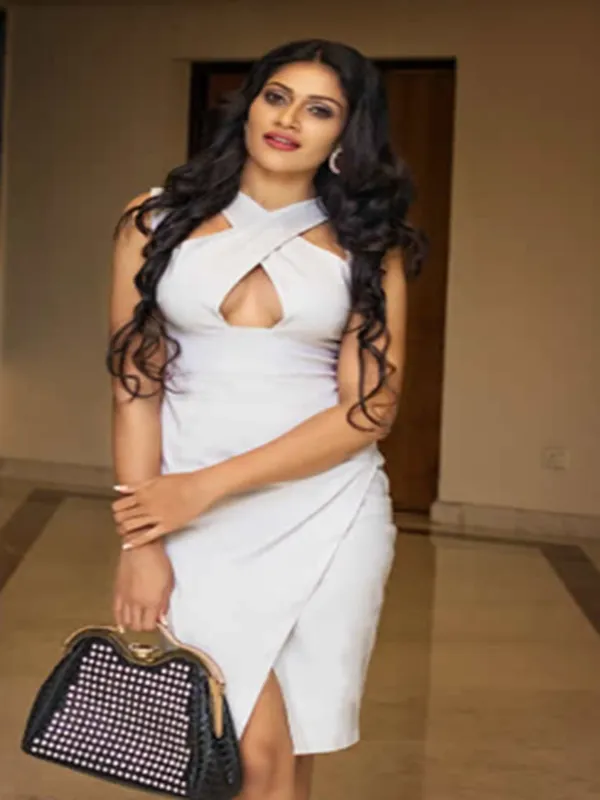 Hello ! I am Gaurika Roy a horny Bhubaneswar call girl 2 Hello ! I am Gaurika Roy a horny Bhubaneswar call girl 2